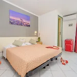 Hotel City מלון 3*